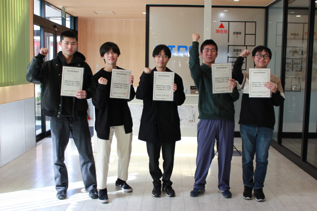 令和７年度秋期応用情報技術者試験　本校学生５名合格！！